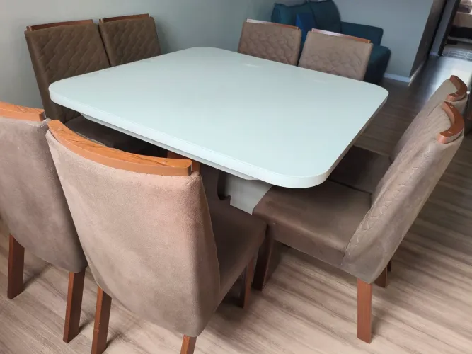 Jogo jantar com 8 cadeiras MDF, tecido suede conservadas cor marrom,valor 700 reais mesa
