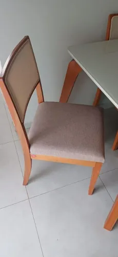 Mesa e cadeiras