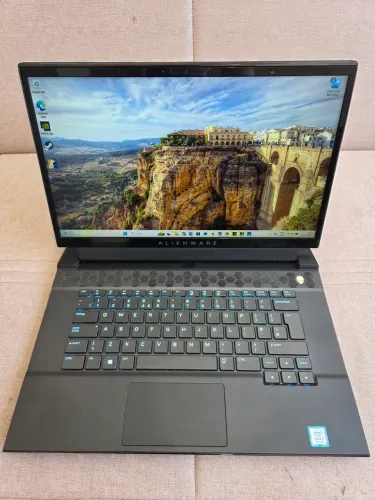 Alienware m15 R2 i7/16GB/Rtx 2080/500GB