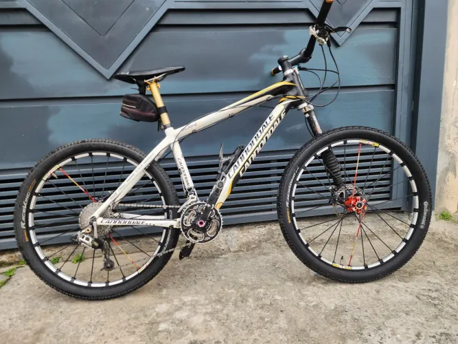 CANNONDALE 26 CARBONO TAURINE SL ( Desapego)