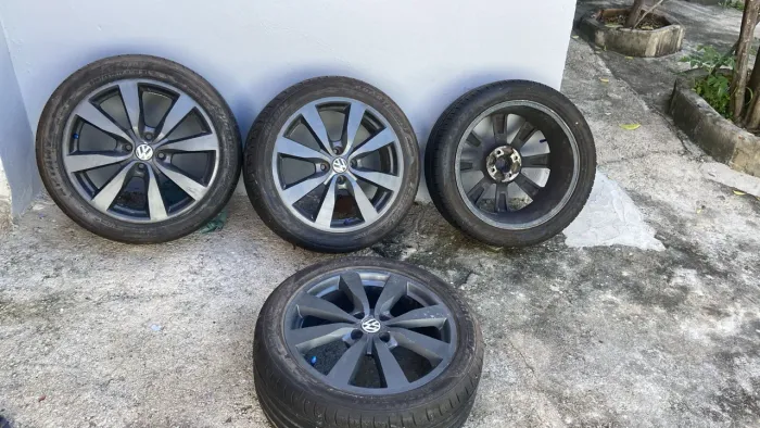 Pneus e rodas 17"