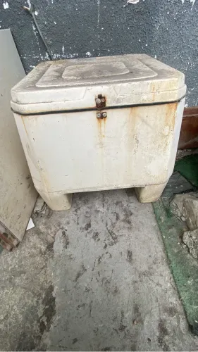 Vendo baú fibra valor 120 bem conservado