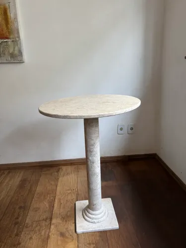 Bistrô em mármore travertino 