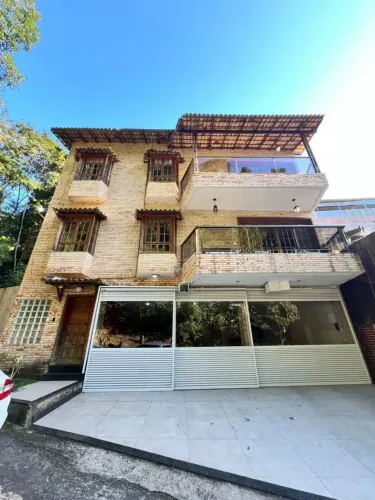 Casa para venda tem 650 metros quadrados com 3 quartos em Centro - Domingos Martins - Espí