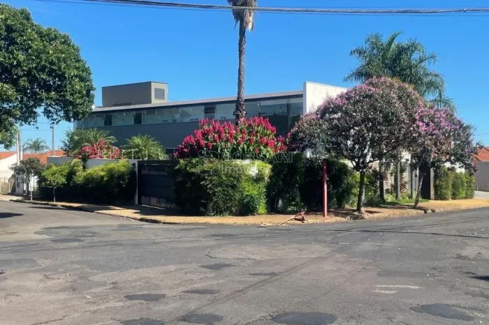 Venda de Casas / Alto Padrão na cidade de Araraquara