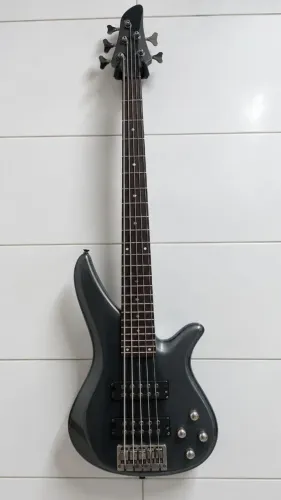 Baixo Yamaha