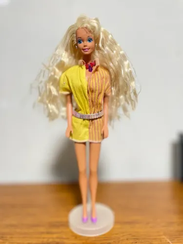 Barbie mattel usa macacão da estrela, cinto de metal T também estrela, e sapatos Mattel.