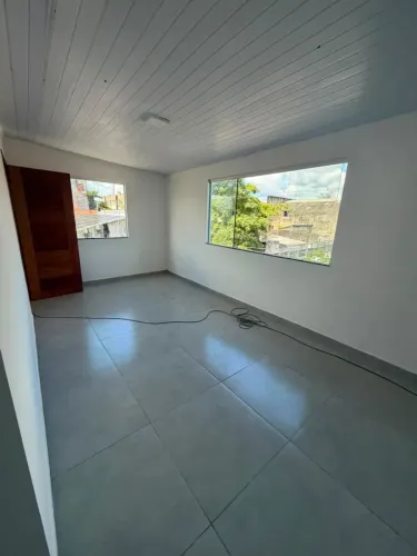 Apartamento com 2/4 e garagem para moto na rua de Óbidos entre Breves e Arsenal.