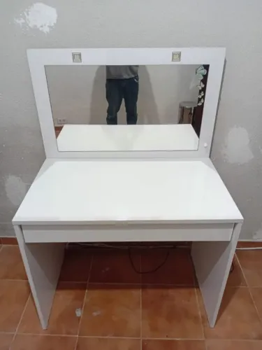 Vendo penteadeira branca com espelho