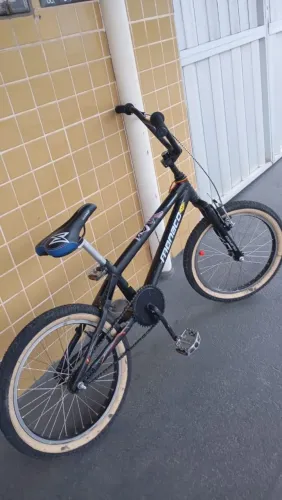 Bicicleta BMX quadro de alumínio Black Jack  peças todas zero de loja 