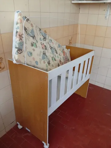 Mini Berço com colchão.