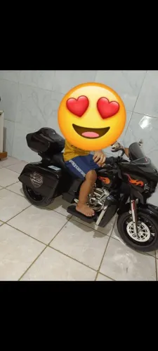 Moto elétrica infantil seminova
