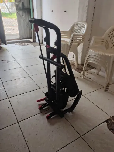 Vendo máquina remo de treino semi nova