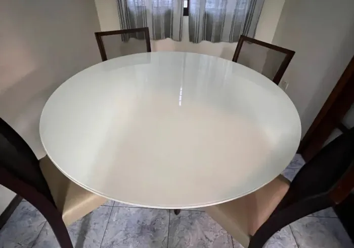 Mesa de Jantar Redonda Móveis Campo Largo 1,30m | Tampo de Vidro | Excelente Estado