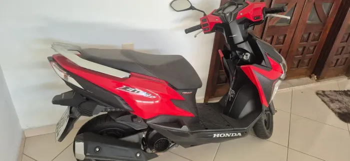 Vende-se uma moto nova da Honda elite 125 por 15.000,00 reais