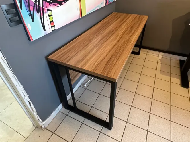 Mesa para Escritório ou Computador - 1,60 m x 60 cm | Design Moderno