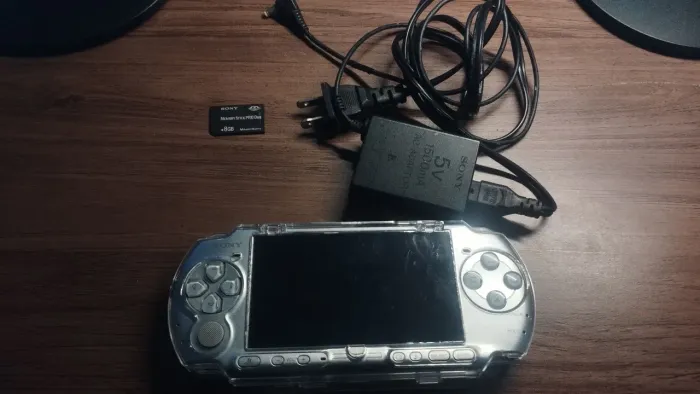 Psp 3000 desbloqueado com campinha e carregador original 