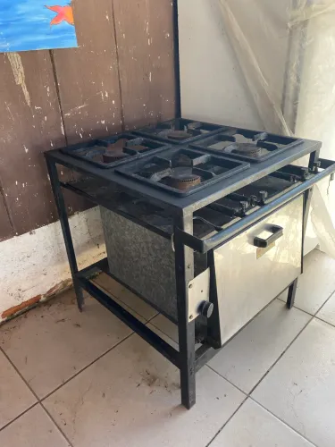 Fogão Industrial em Ótimo Estado - Pronto para Uso