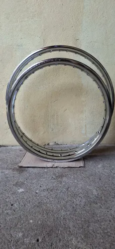 Vendo Aros 18 21 para Lander ou teneré!!