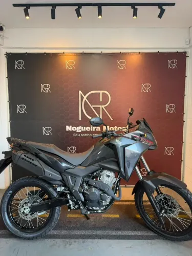 NOGUEIRA MOTOS HONDA XRE 300 SAHARA CINZA 2026