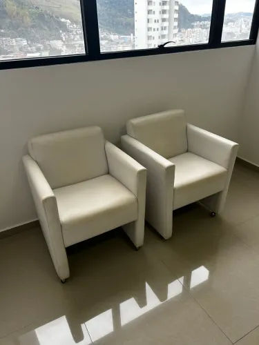 Poltronas em corino