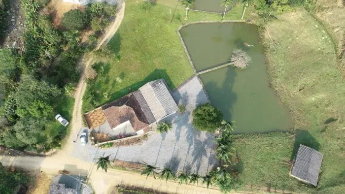 Lindo Sitio - Casa Antiga e Lago- Aguas Mornas com 30.000m²