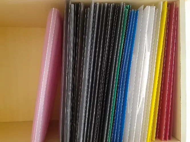 PASTAS PLÁSTICAS. TAMANHO A4. DUAS POR UM