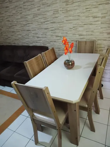 Mesa de jantar com 6 cadeira