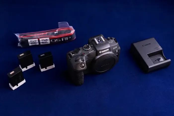 Canon RP com 3 baterias originais + adaptador EF RF