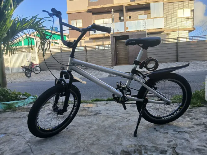 Bicicleta BMX montadinha 