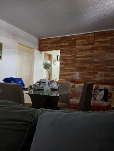 Vende -se uma casa