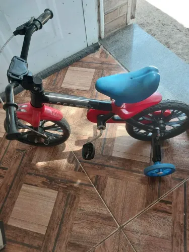 Bicicleta aro 12 de menino