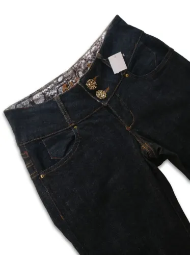 Calça Jeans om Botões de Flor e Strass - TAM 40