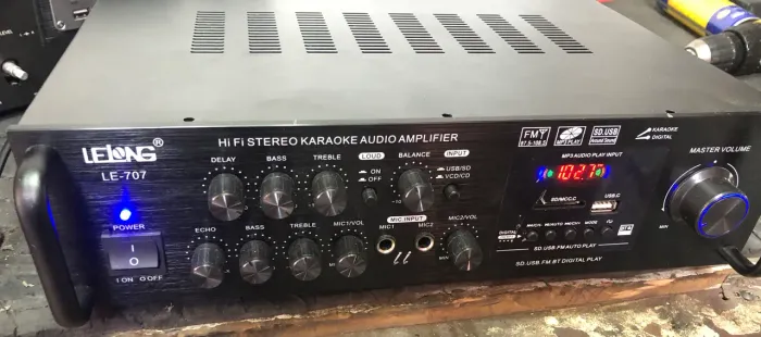 Amplificador | Som ambiente (USB/FM/Bluetooth)