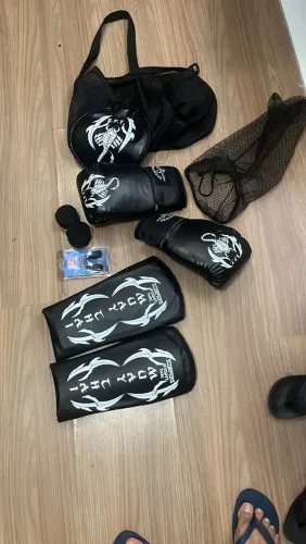 Luvas e caneleiras muay Thai