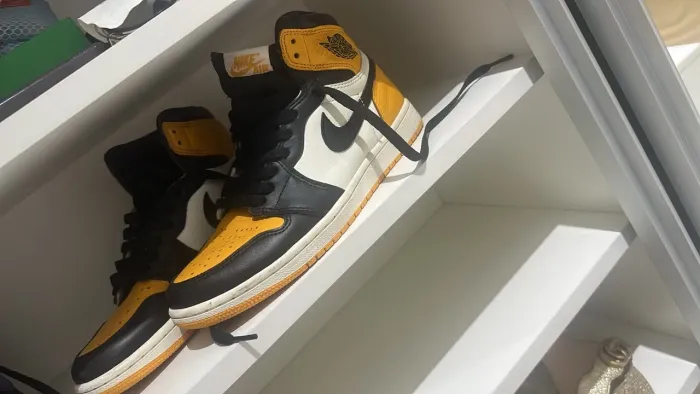 Air Jordan 1 High OG Yellow Toe / Taxi
