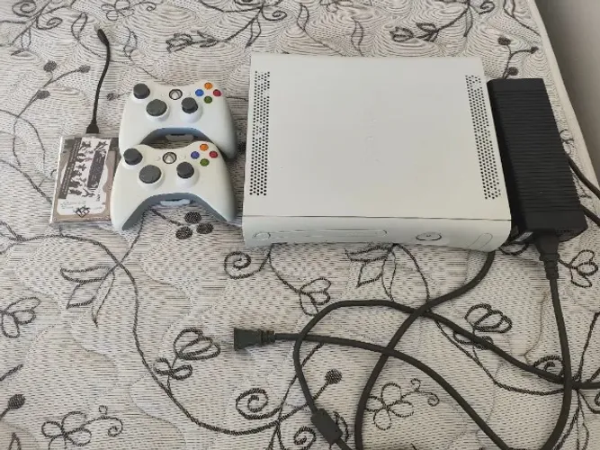 Xbox 360 Fat RGH 3.0 + 2 controle + HD