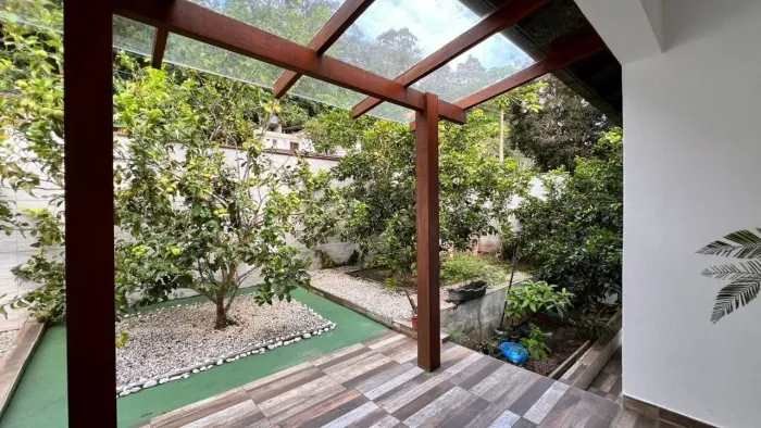 Casa com 11 quartos (3 suítes) no bairro Corrego Grande -Florianópolis - SC
