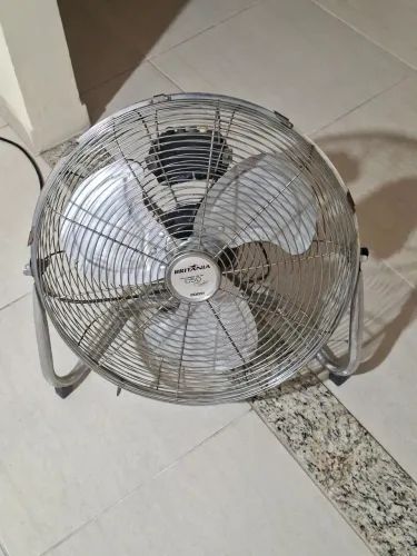 Circulador de Ar (ventilador) Britânia C50 Turbo 200W - Aço Inox