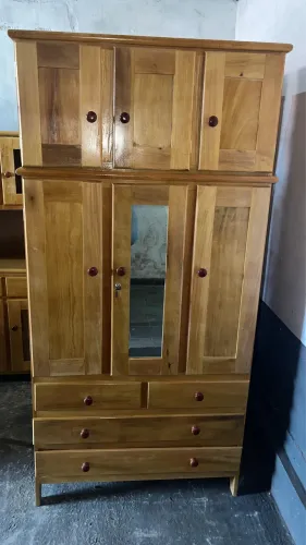 Guarda roupa 3 portas com maleiro