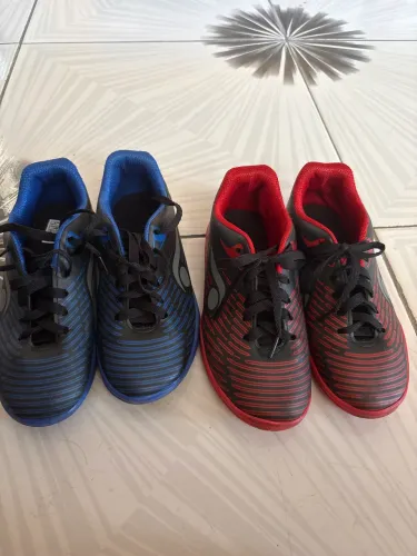Duas Chuteiras de futsal