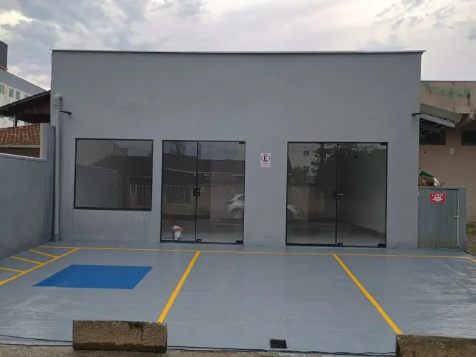 Alugo sala pequena para comércio em geral no Costa e Silva