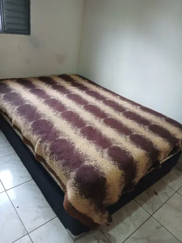 Vende -se cama box com colchão casal por motivo mudança