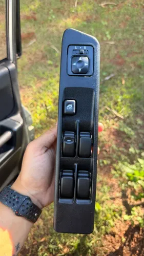 Interruptor Pajero IO/Tr4 (modelo MR601856)