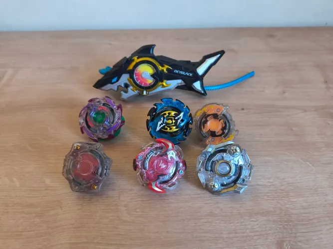 Lançador Beyblade Tubarão + 6 Beyblades