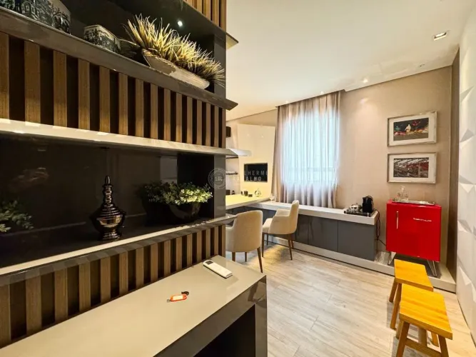 Sala comercial decorada com 31m² e 01 vaga à venda em centro médico em Balneário Camboriú/