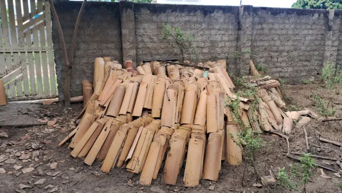 Telhas de cerâmica usadas