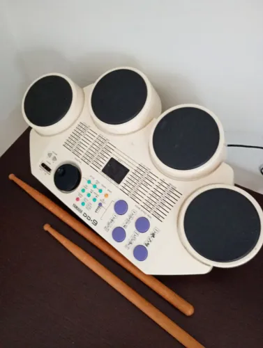 Bateria eletrônica Yamaha DD-9 por apenas 600 reais 