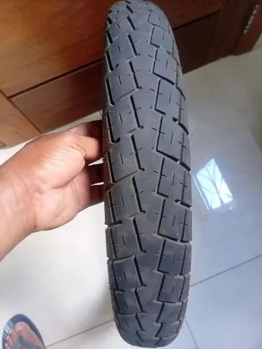 Pneu traseiro com câmera $100