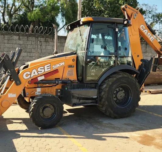 Retroescavadeira Case 580N 2020 - Entrada 10%
